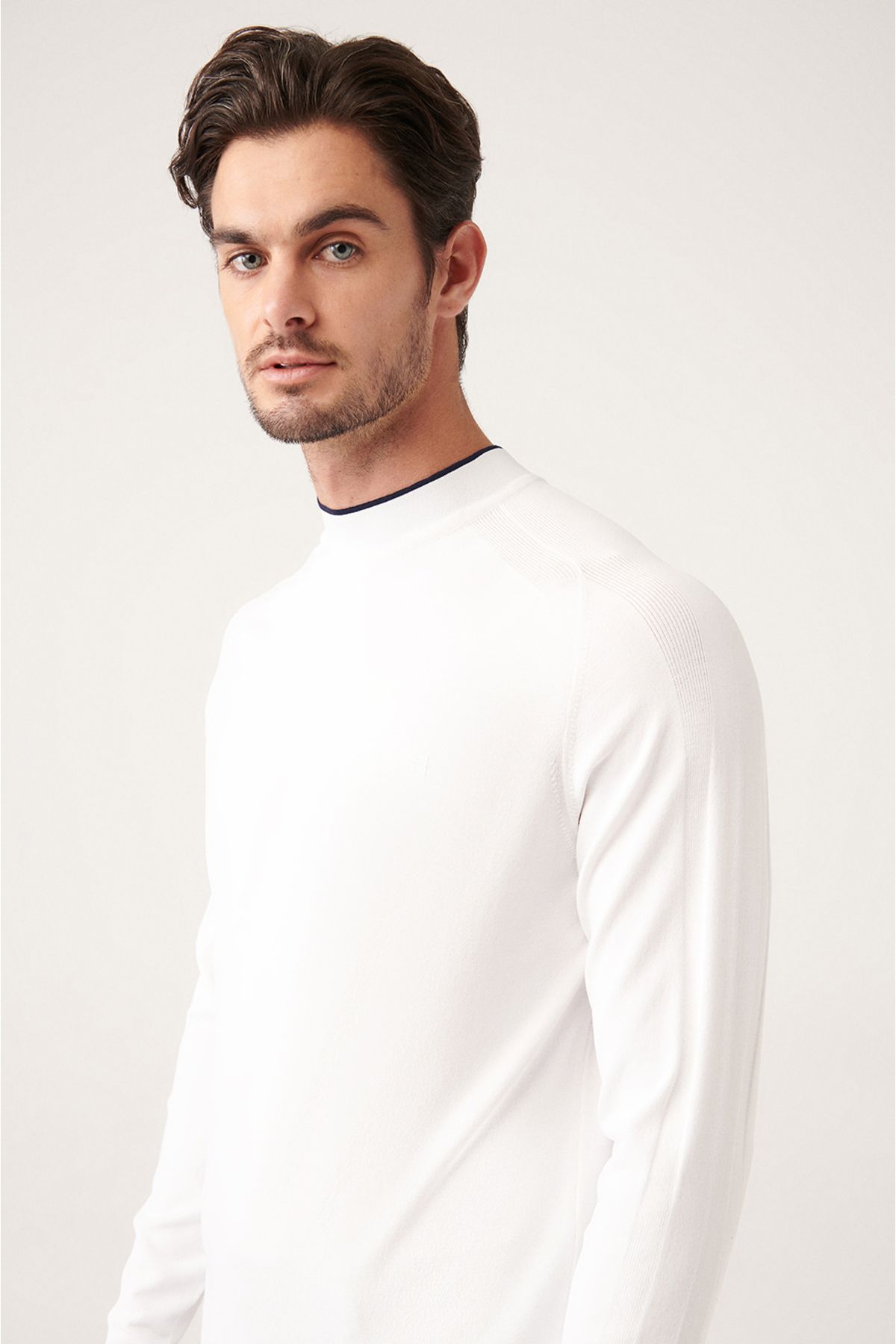 Avva-Men's White Crew Neck Cool Rayon Knitwear Sweater A31Y5001 3