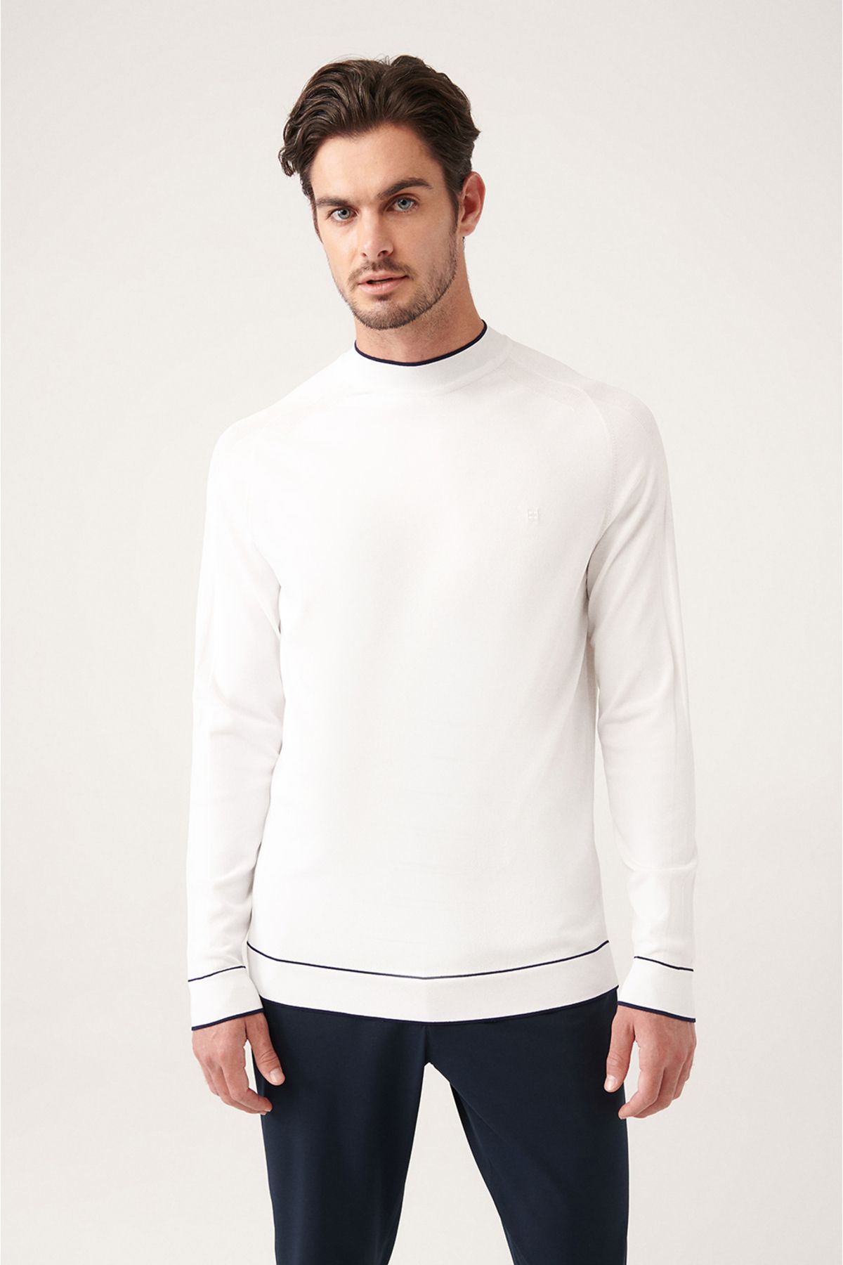 Avva-Men's White Crew Neck Cool Rayon Knitwear Sweater A31Y5001 2