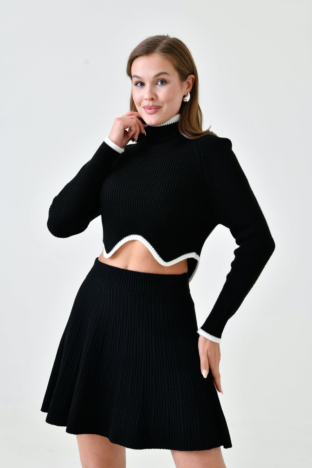 bayansepeti-Asymmetrisch geschnittener Rollkragenpullover mit langen Ärmeln, schwarzer kurzer Strickpullover 137 5