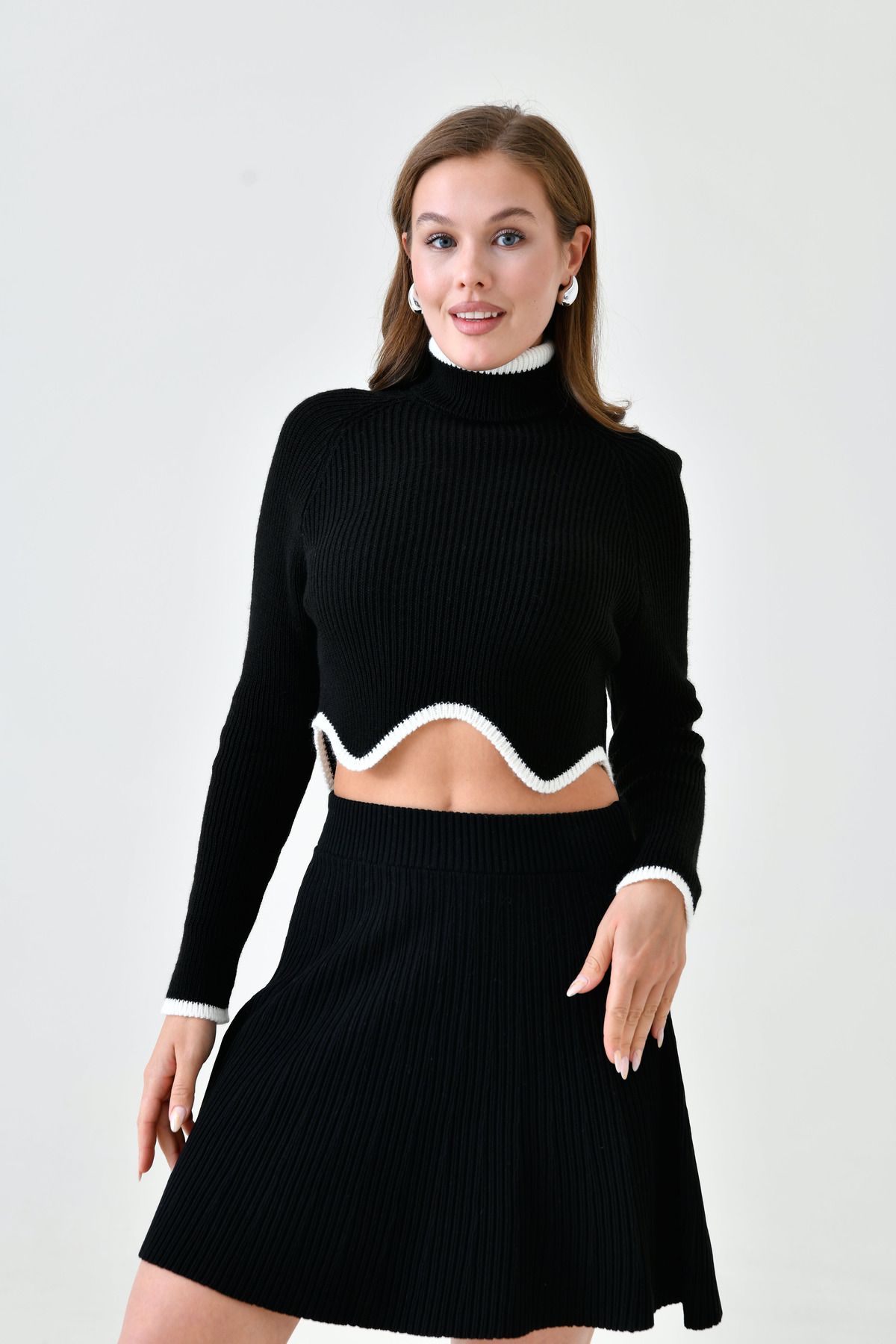 bayansepeti-Asymmetrisch geschnittener Rollkragenpullover mit langen Ärmeln, schwarzer kurzer Strickpullover 137 7