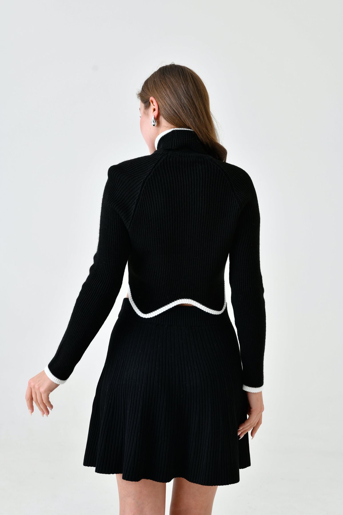 bayansepeti-Asymmetrisch geschnittener Rollkragenpullover mit langen Ärmeln, schwarzer kurzer Strickpullover 137 3
