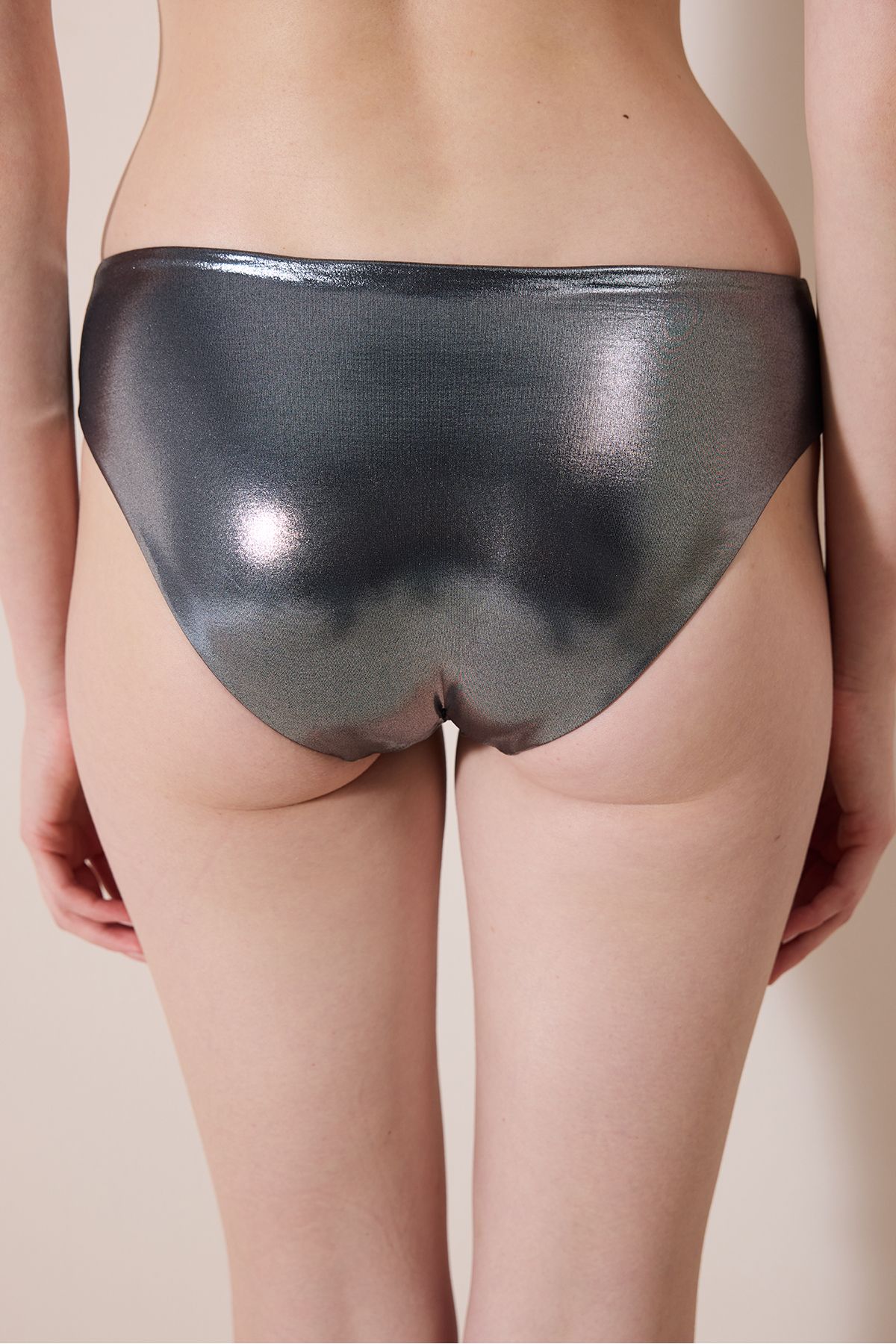 Penti-Faylinn Hipster Shiny Silver Bikini Bottom - колекция Gamze Erçel 3