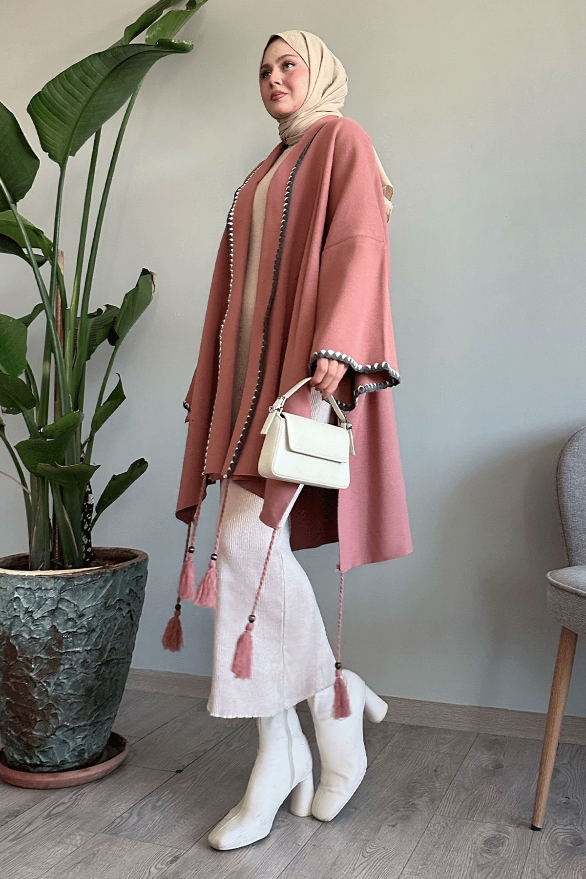 InStyle-Double Shepherd Stitching Dried Rose Knitwear Poncho 4