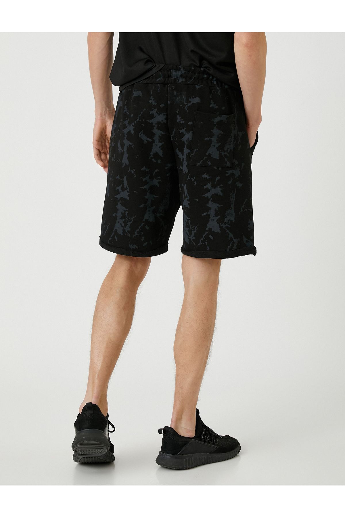 Koton-Baumwoll-Shorts mit Camouflage-Print – Schnürung, Taille und Tasche 4