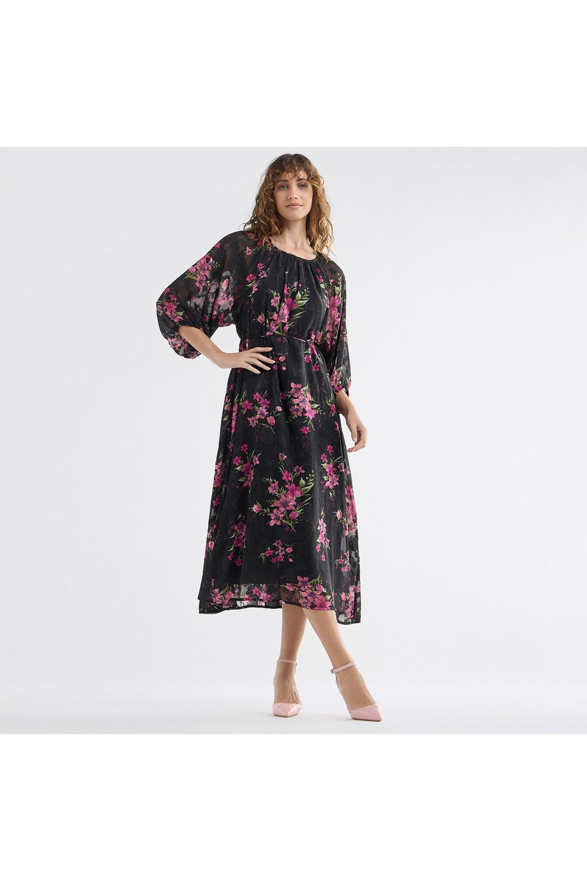 FAV-Floral Print Midi Dress with Batwing Sleeves and Tie-Up Detail 2