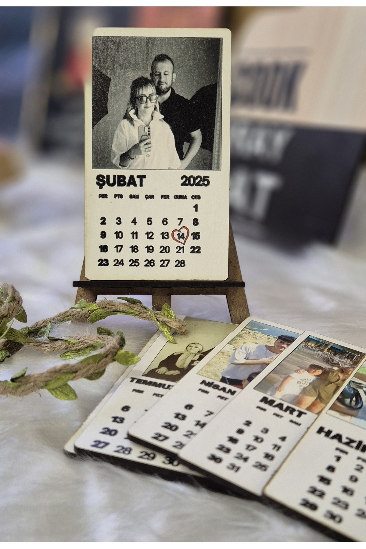 Kişiselleştirilmiş Ahşap Mini Takvim | Özel Gün Hediyesi | Fotoğraf Baskılı Takvim