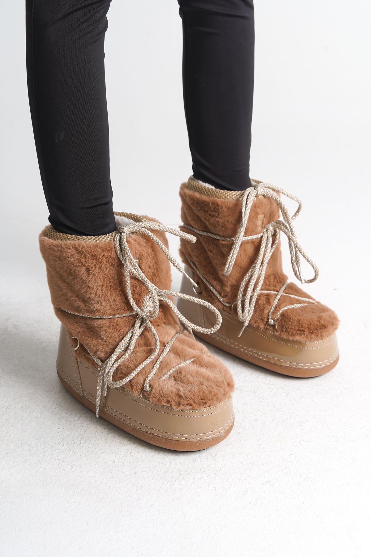 Capone Outfitters-Damen-Schneestiefel mit runder Zehenpartie und dicker Sohle aus Fell 4