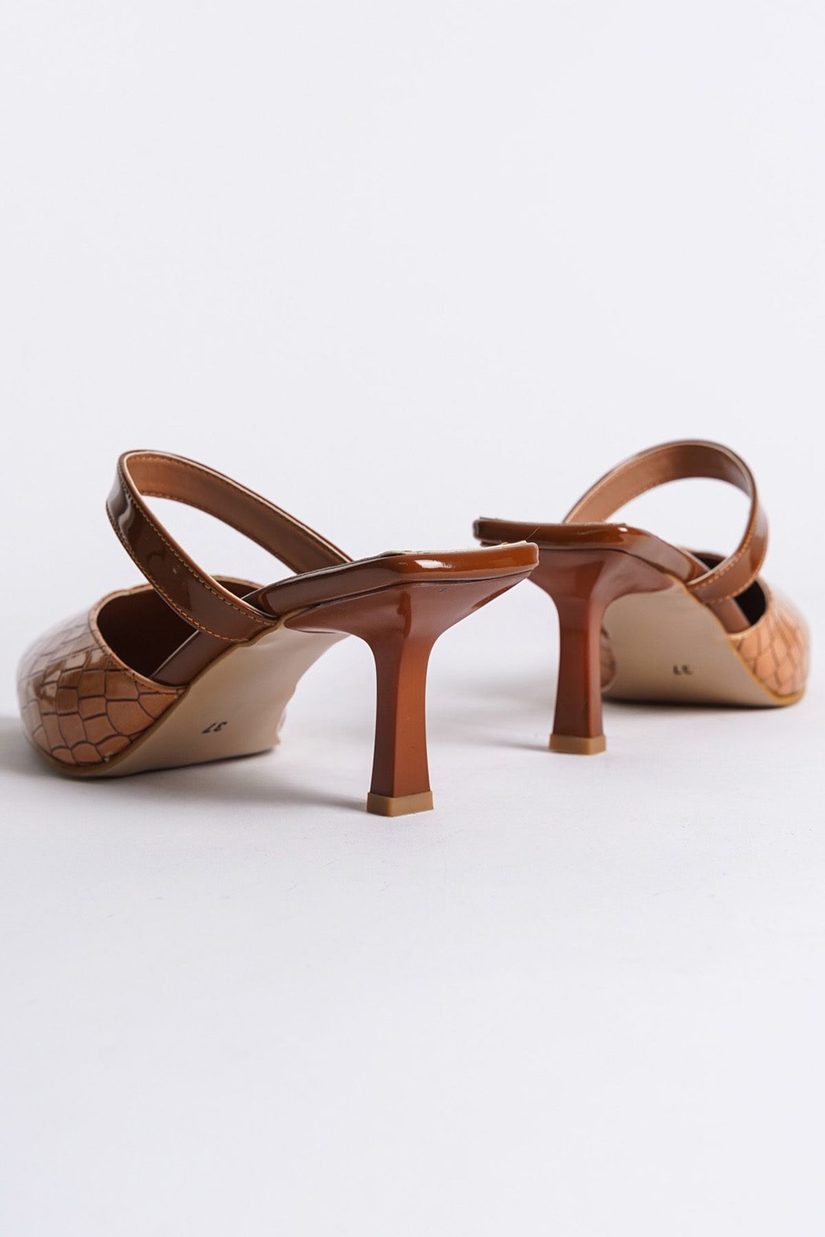 دمپایی چند رنگ زنانه پاشنه اورجینال Capone Outfitters