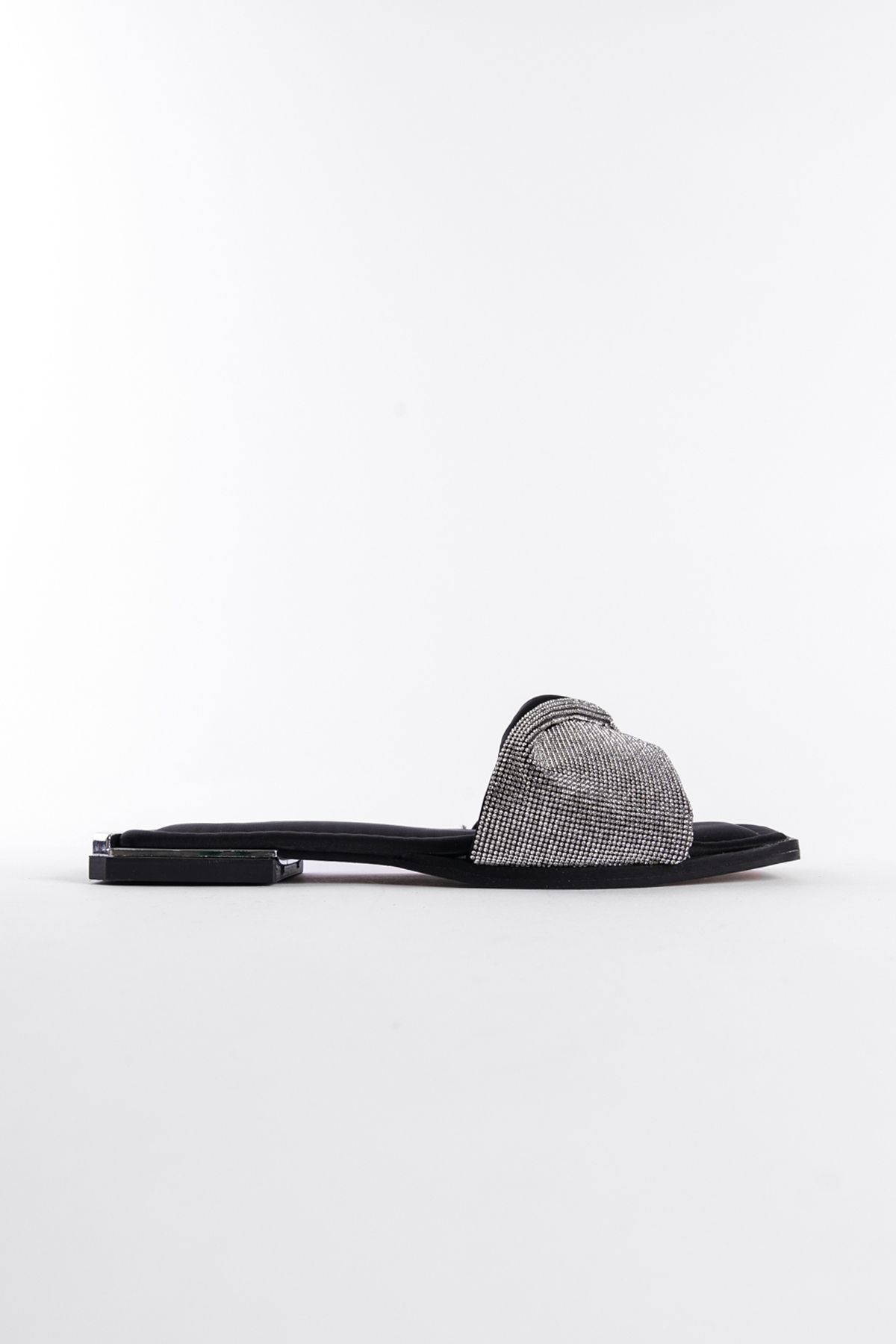 دمپایی مشکی زنانه پاشنه فلزی با ساتن بینی صاف Capone Outfitters