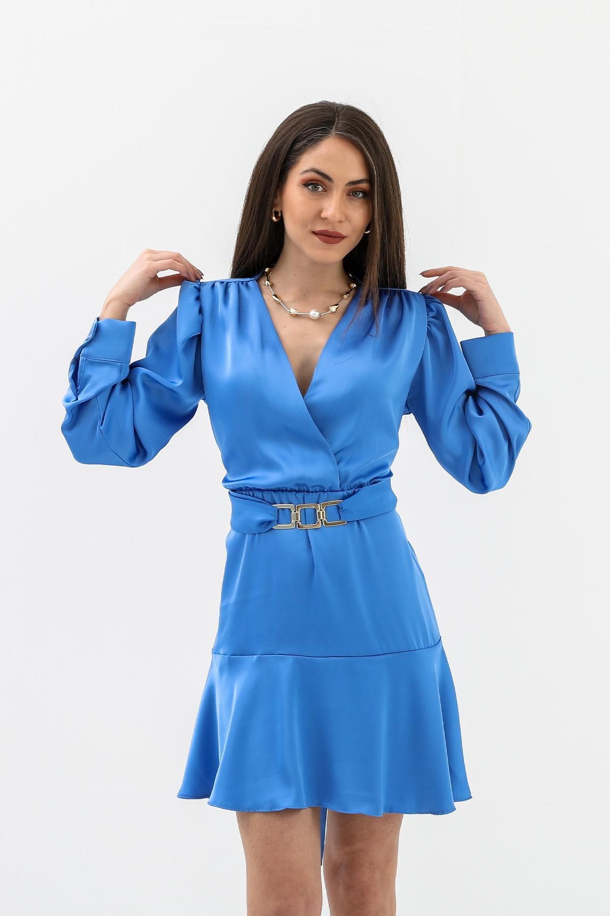 VAPUR TEKSTİL-Rochie SaksBlue din satin - Design cu guler dublu și cataramă metalică 5