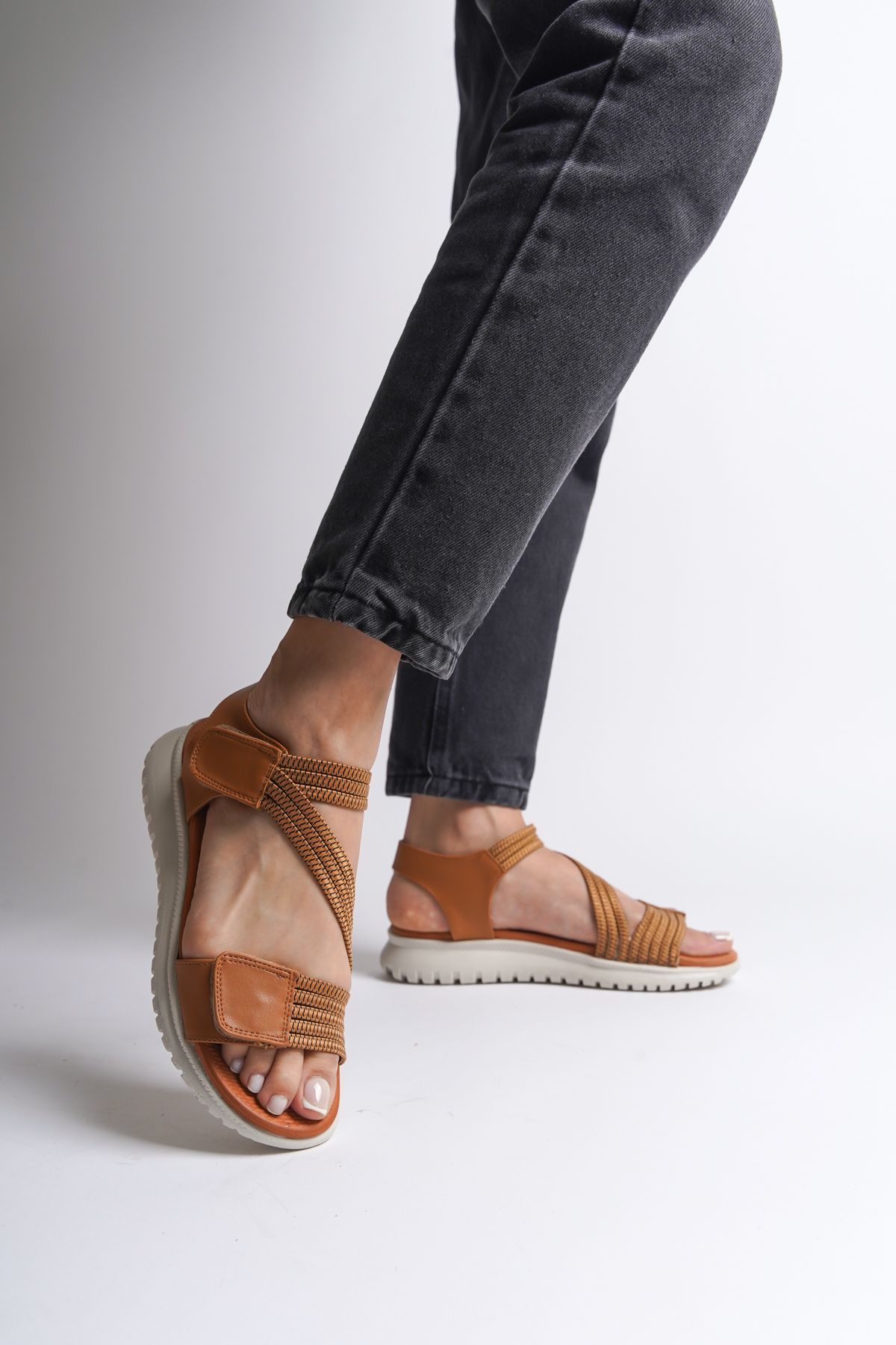 صندل چند رنگ زنانه راحت اورجینال Capone Outfitters