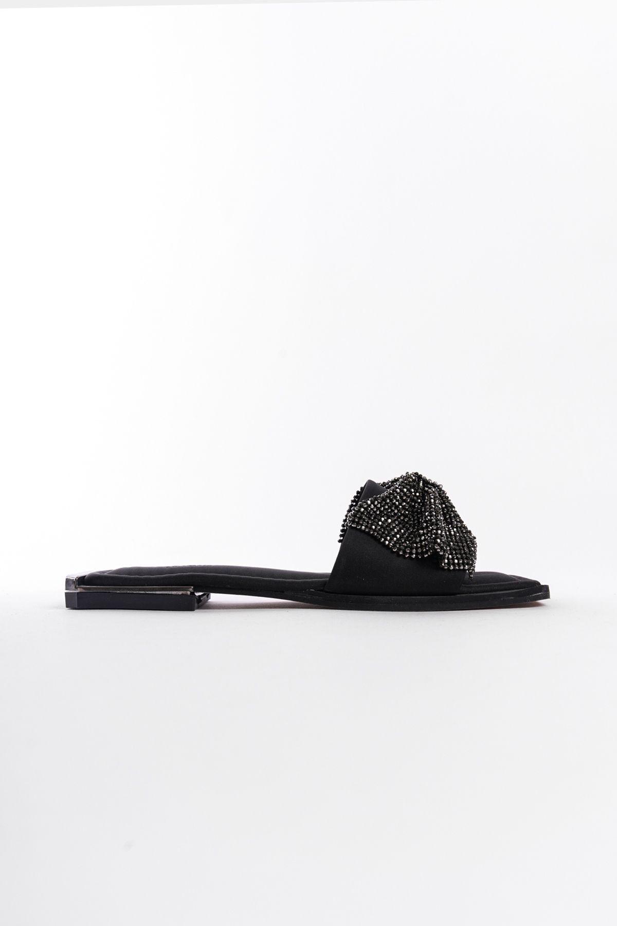 دمپایی مشکی زنانه پاشنه فلزی با ساتن بینی صاف Capone Outfitters