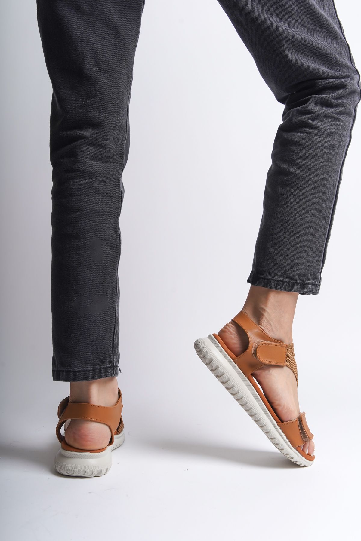 صندل چند رنگ زنانه راحت اورجینال Capone Outfitters