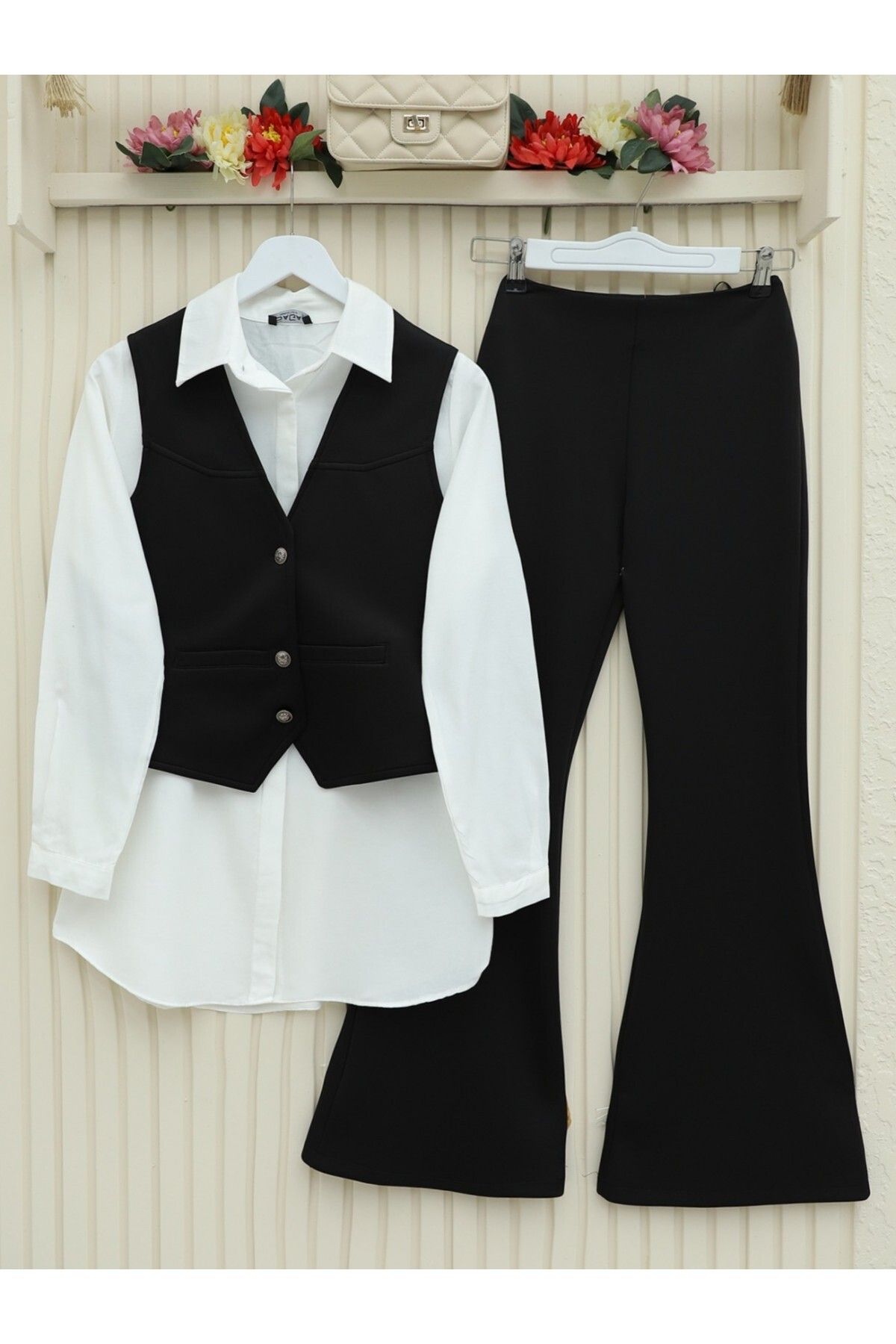 complete the look image