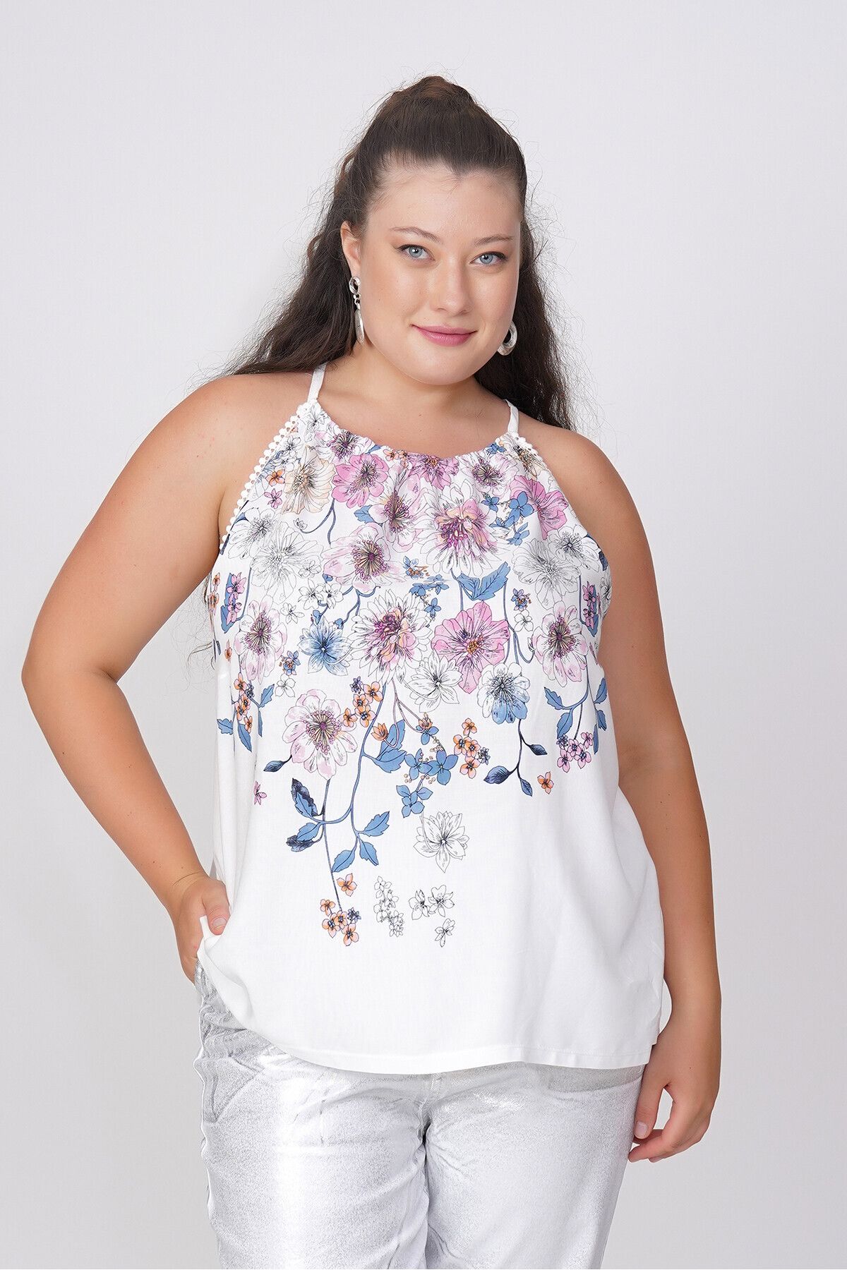 Büyük Moda-Floral Patterned Halter Neck Blouse 1