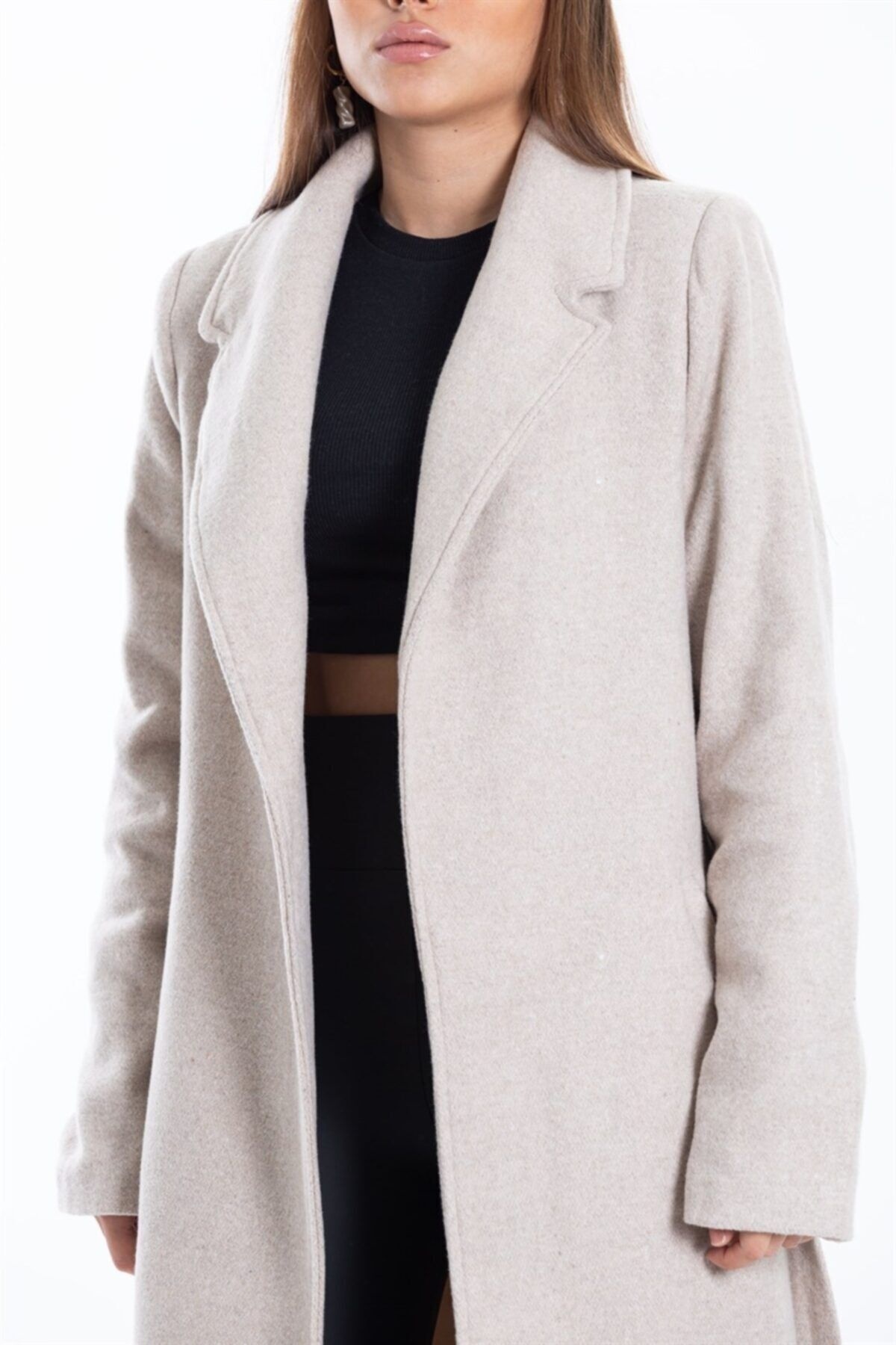 beeke Bézs színű, öves, bélelt, zsebes, részletezett kabát (teljes szabású) Új szezon Beeke-6780