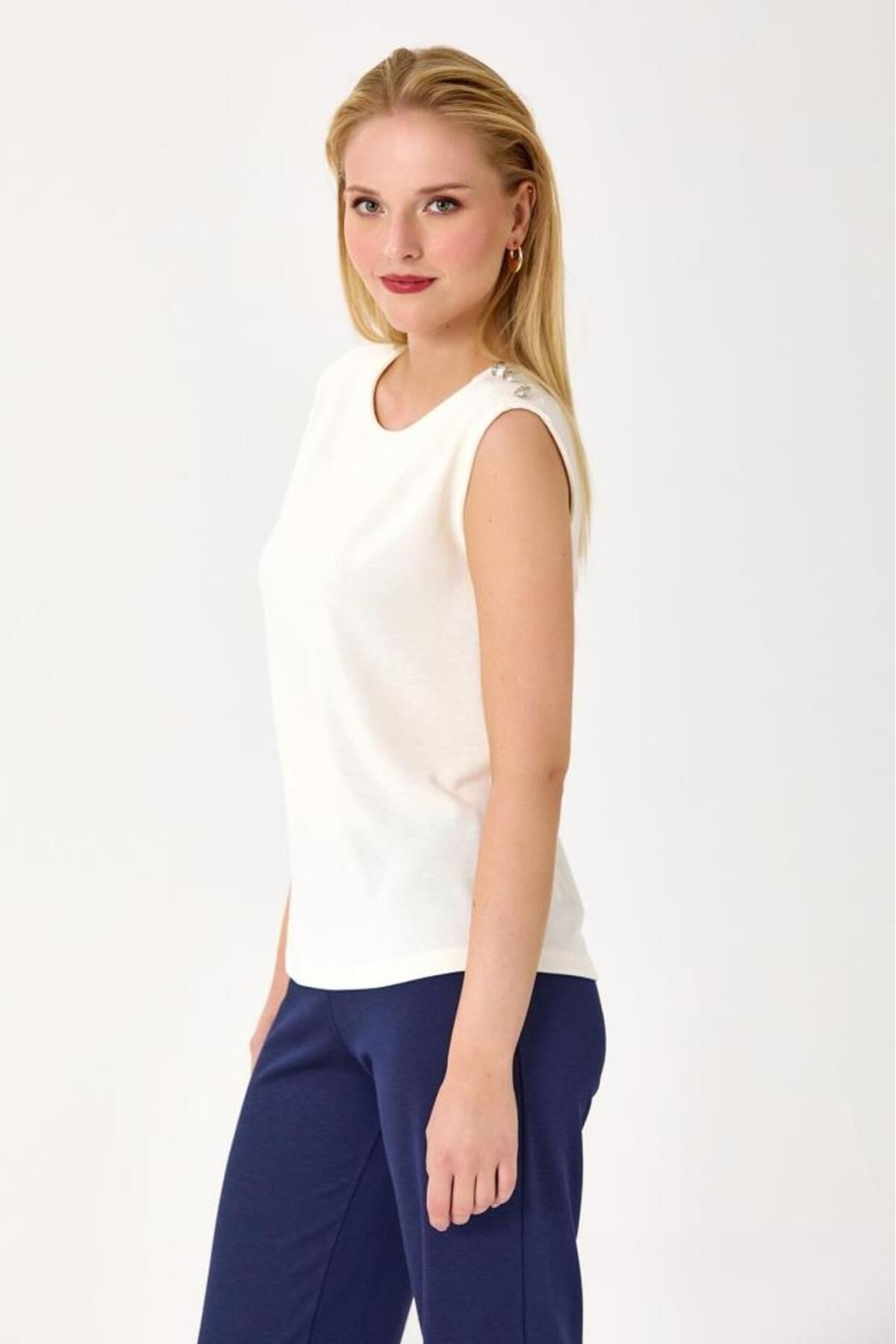 İKİLER-Round Neck Single Shoulder Button Detailed Blouse 245-1006 2