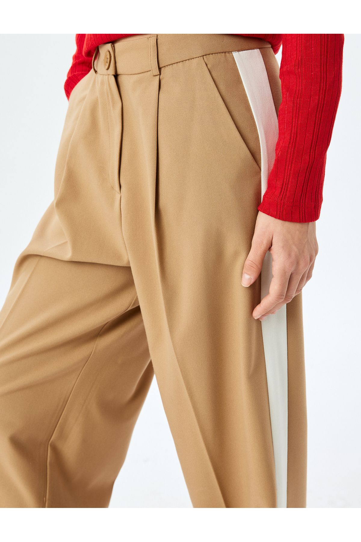 Koton-Straight Wide Leg Fabric Trousers with Stripe Detail on the Sides and Pleat Detail Pockets 5