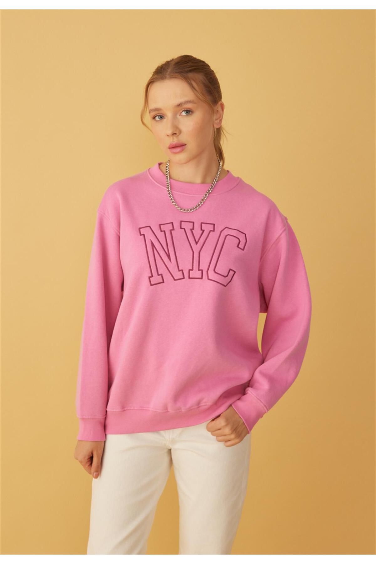 TUBİA  Kadın Pembe Renk Nyc Baskılı Oversize Sweatshirt - Görsel 2