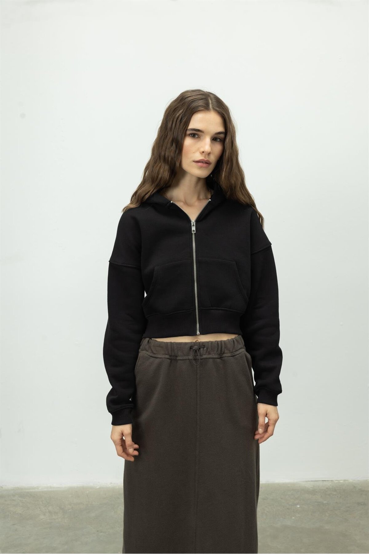 TUBİA  Kadın Siyah Renk Kapüşonlu Şardonlu Crop Sweatshirt Hırka - Görsel 6