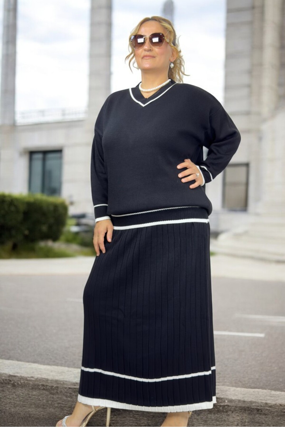 STRIPED DETAIL V-NECK LONG SLEEVE STRETCHY BLOUSE ELASTIC WAIST PLEATED SKIRT PLUS SIZE DOUBLE KNITWEAR SET