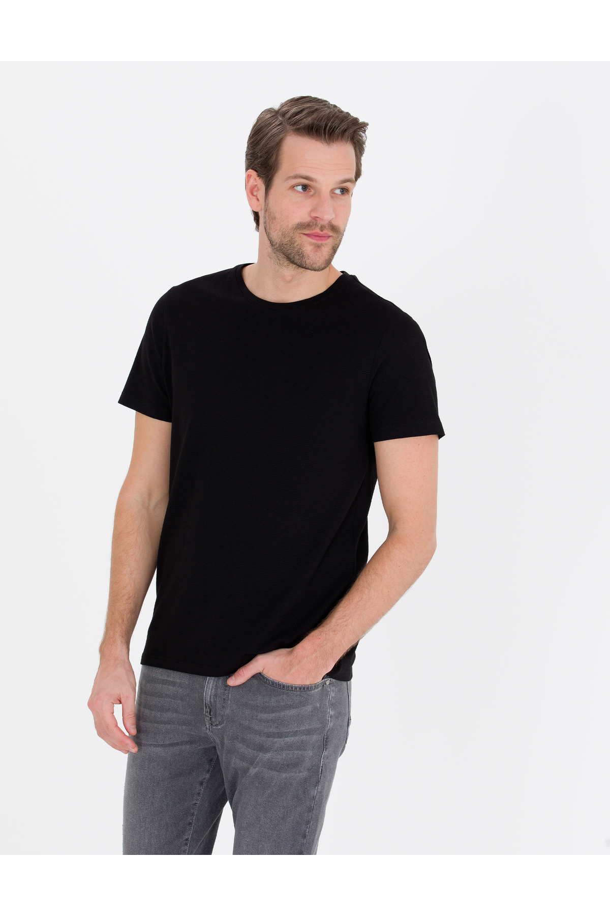 تی‌شرت یقه گرد مشکی اسلیم فیت مدل 50267073-VR046 پیر کاردین تی شرت Pierre Cardin