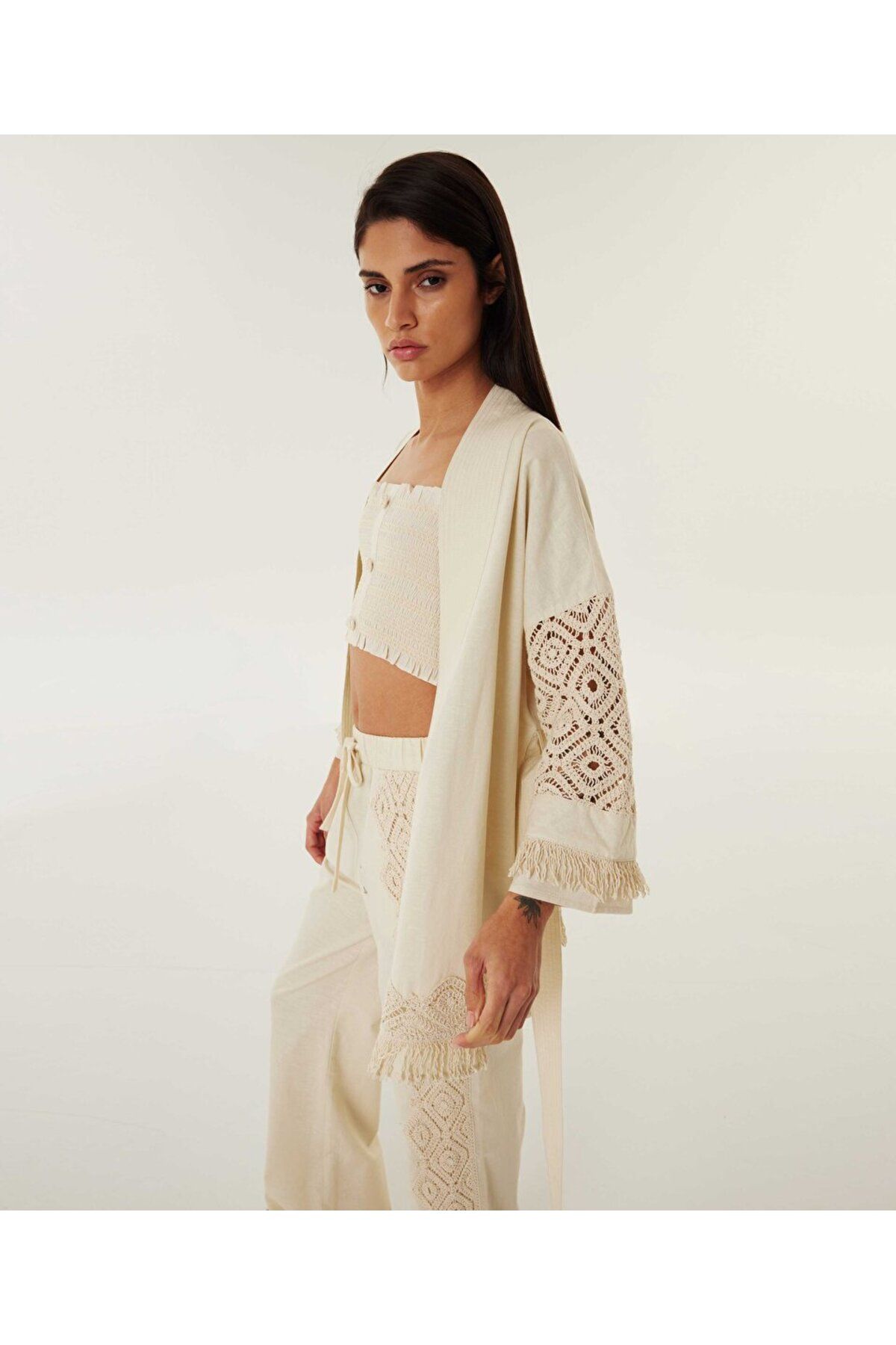 Twist-Crochet Mix Kimono - Stylish and Comfortable 4