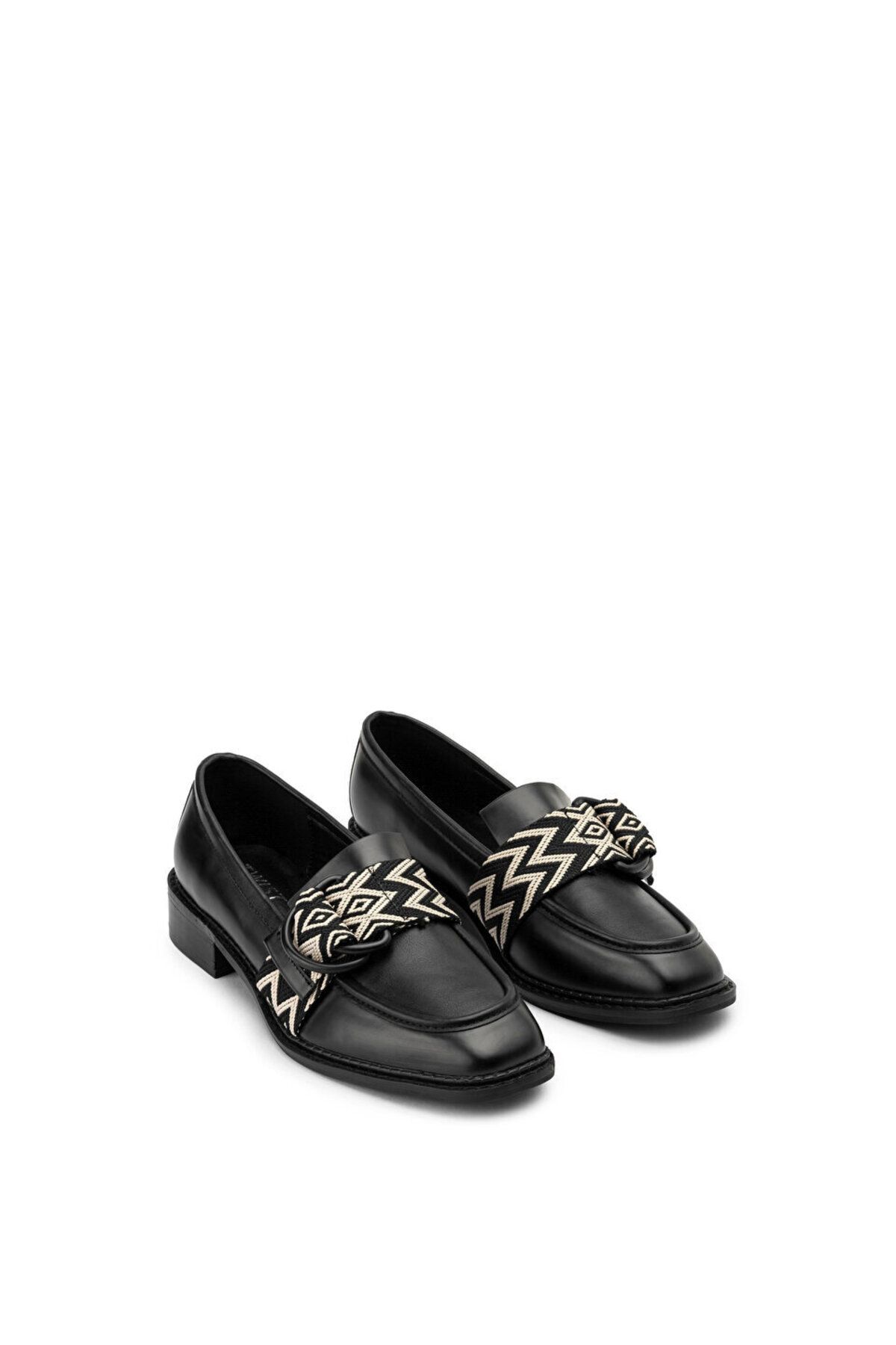 Twist-Patterned garniated loafer 3