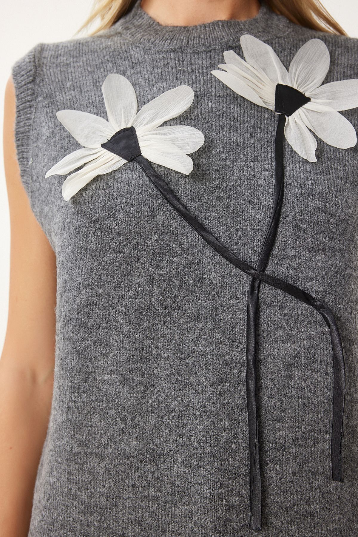 Happiness İstanbul-Women's Anthracite Floral Detailed Knitwear Sweater Pf00101 5