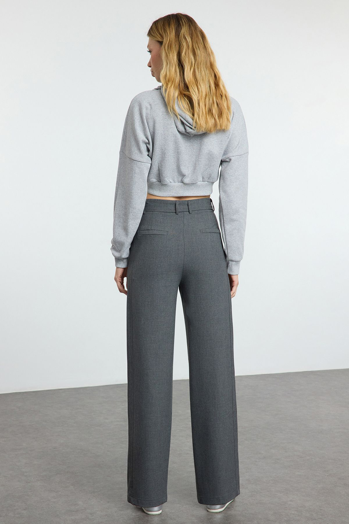 Trendyolmilla  Gri Wide Leg Geniş Paça Pileli Dokuma Pantolon TWOAW25PL00105 - Görsel 5