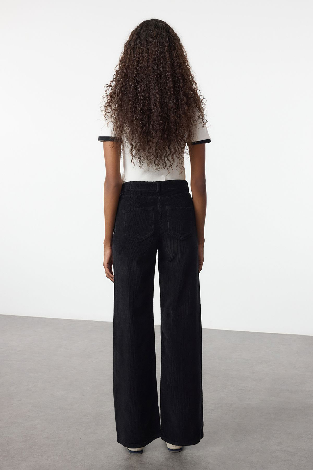 Trendyolmilla  Siyah Kadife Straight/Düz Kesim Dokuma Pantolon TWOAW25PL00104 - Görsel 5