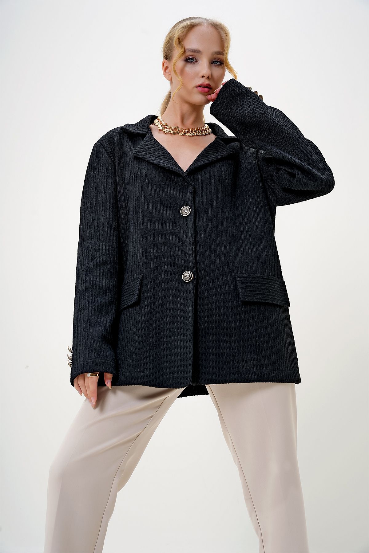 Trend Alaçatı Stili-Damen-Blazer-Strickjacke mit Knöpfen in Schwarz und Gold ALC-X13062 3