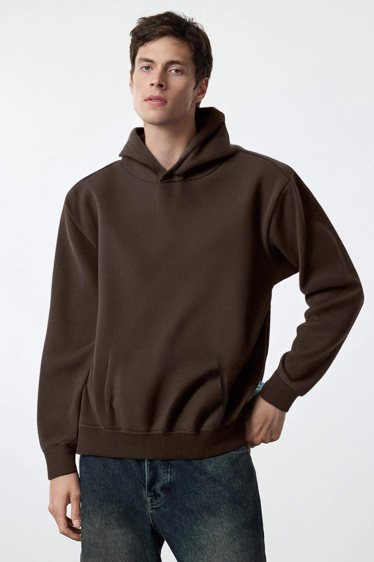 Trendyolmilla Man Koyu Kahverengi Oversize/Geniş Kesim İçi Polarlı Kapüşonlu Sweatshirt TMNAW25SW00115