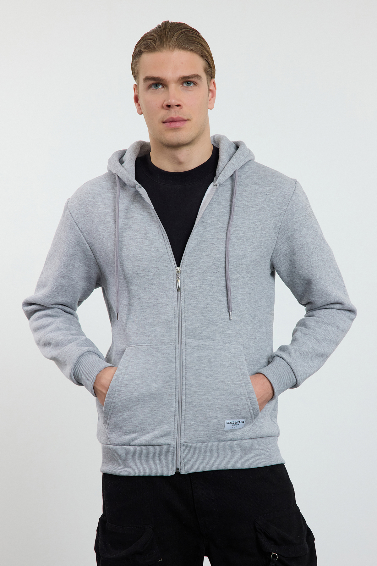 Trendyolmilla  Gri Melanj Regular Fit Kapüşonlu Fermuarlı Etiket Aplikeli Kalın Sweatshirt TMNAW23SW00172 - Görsel 2