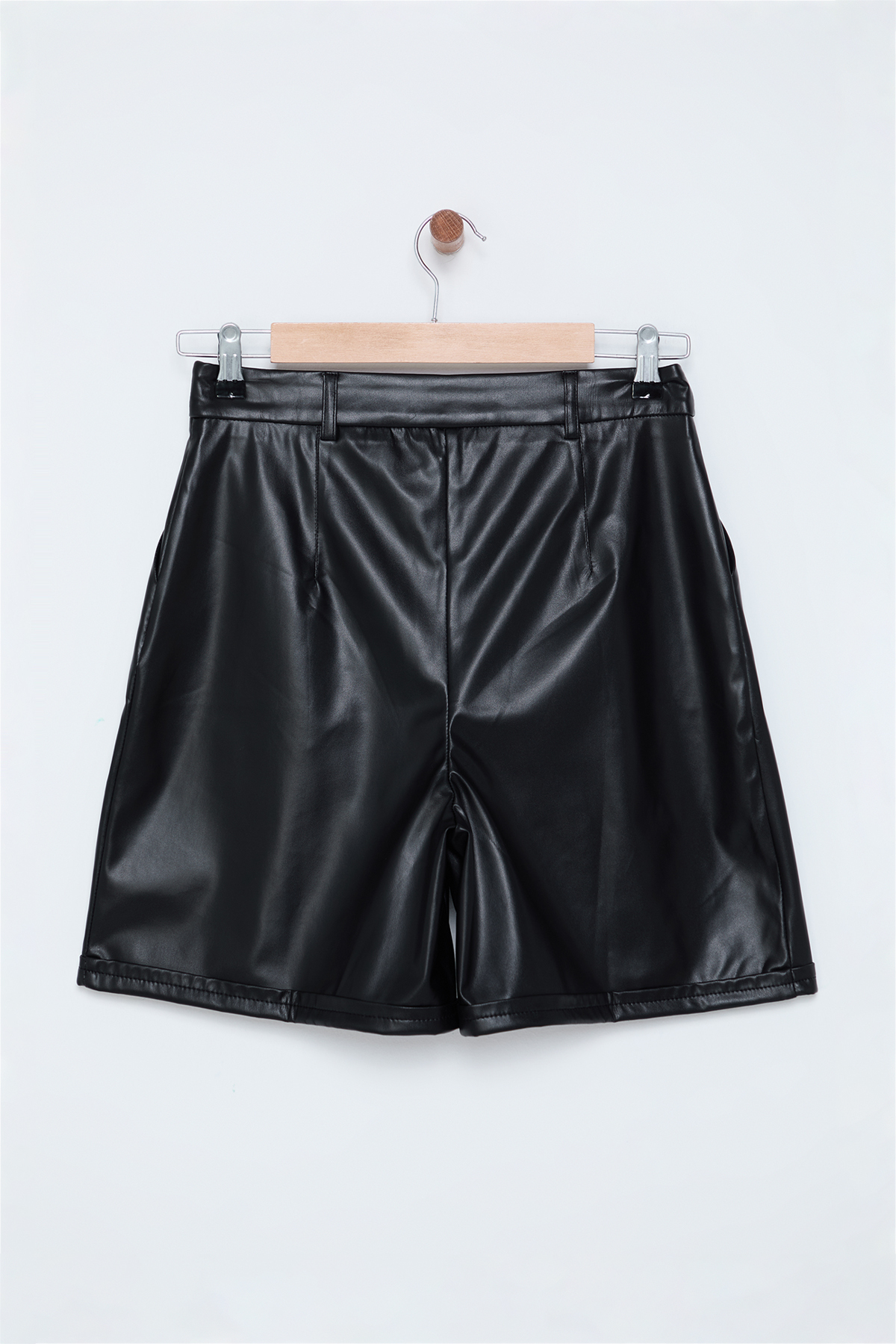 Trendyolmilla  Siyah Suni Deri City Dokuma Şort TWOAW25SR00043 - Görsel 7