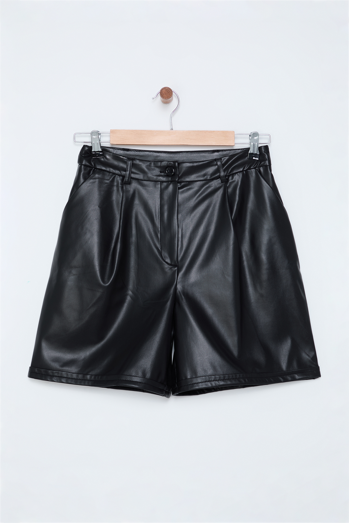 Trendyolmilla  Siyah Suni Deri City Dokuma Şort TWOAW25SR00043 - Görsel 6