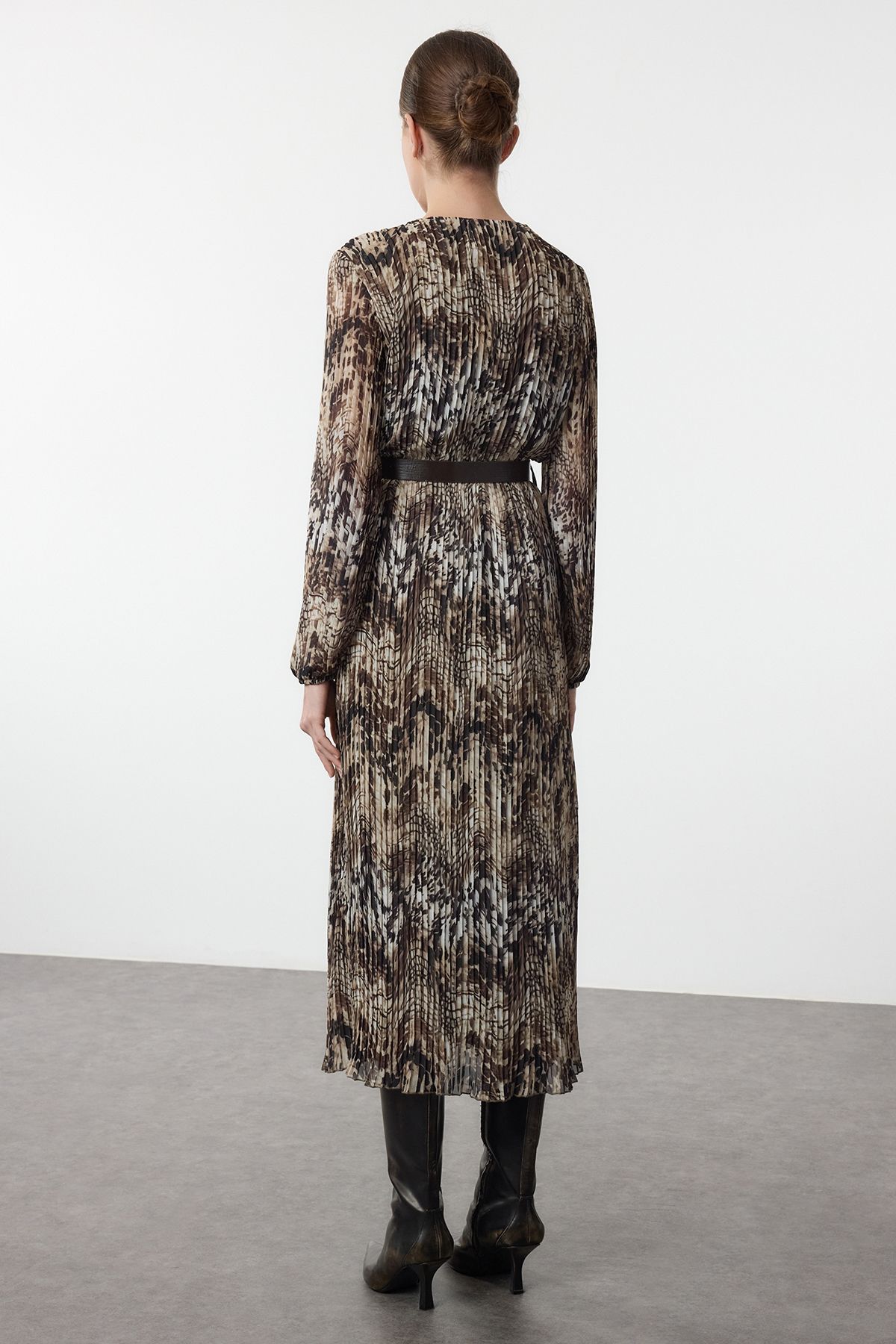 Trendyol Collection-Braunes, gewebtes Maxikleid mit Gürtel und geradem Gürtel TWOAW24EL00471 9