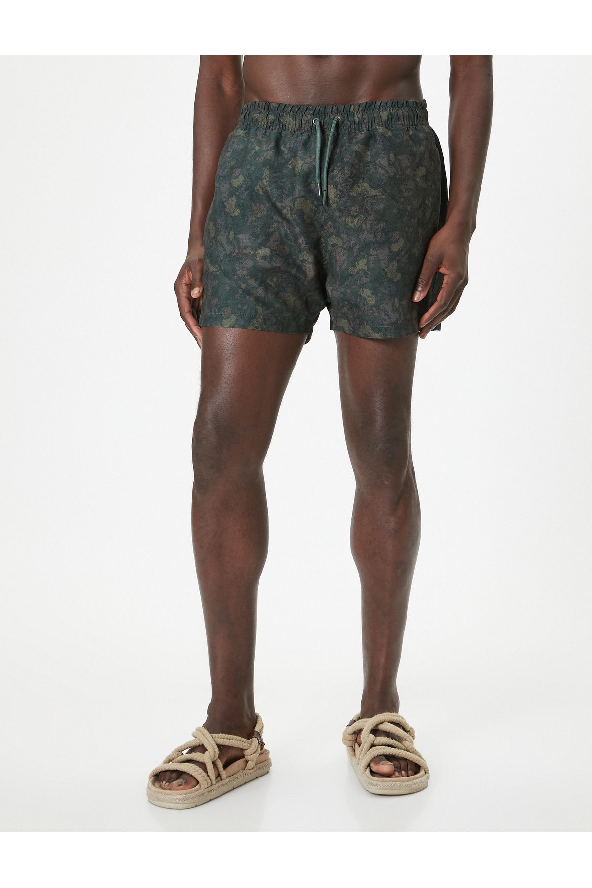 Koton-Kurze Badeshorts in Übergröße – Abstrakter Druck und Spitze an der Taille 3