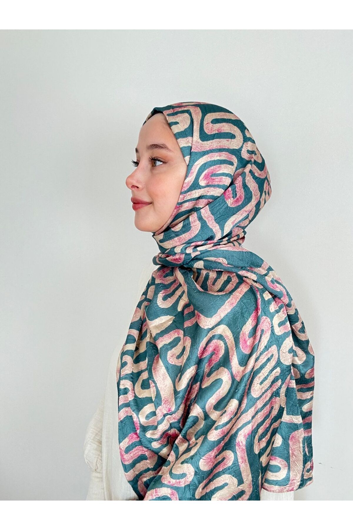 Modakaşmir-Abstract Wave Pattern Shiny Bamboo Shawl 2