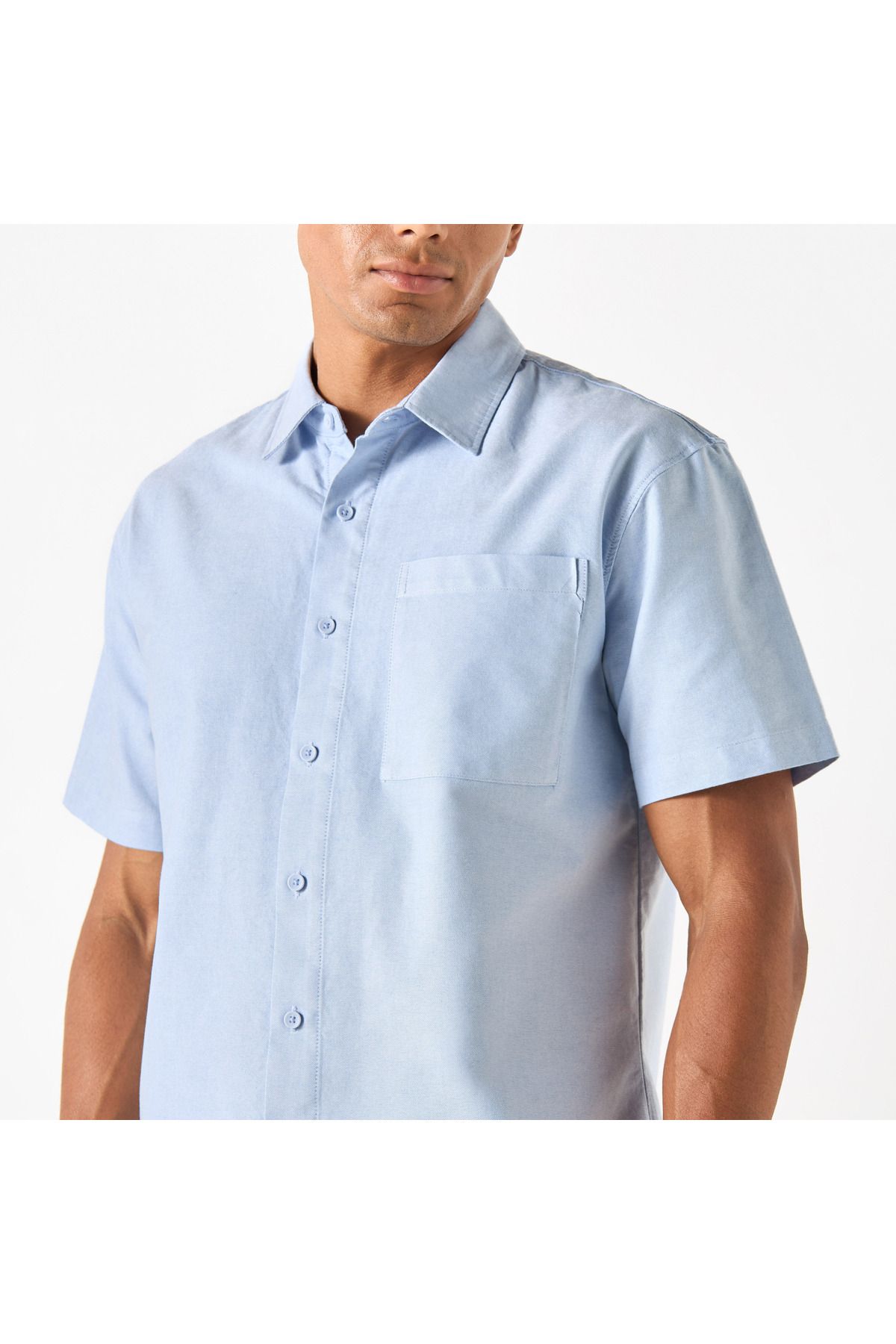 Iconic-Solid Shirt with Short Sleeves and Pocket 3