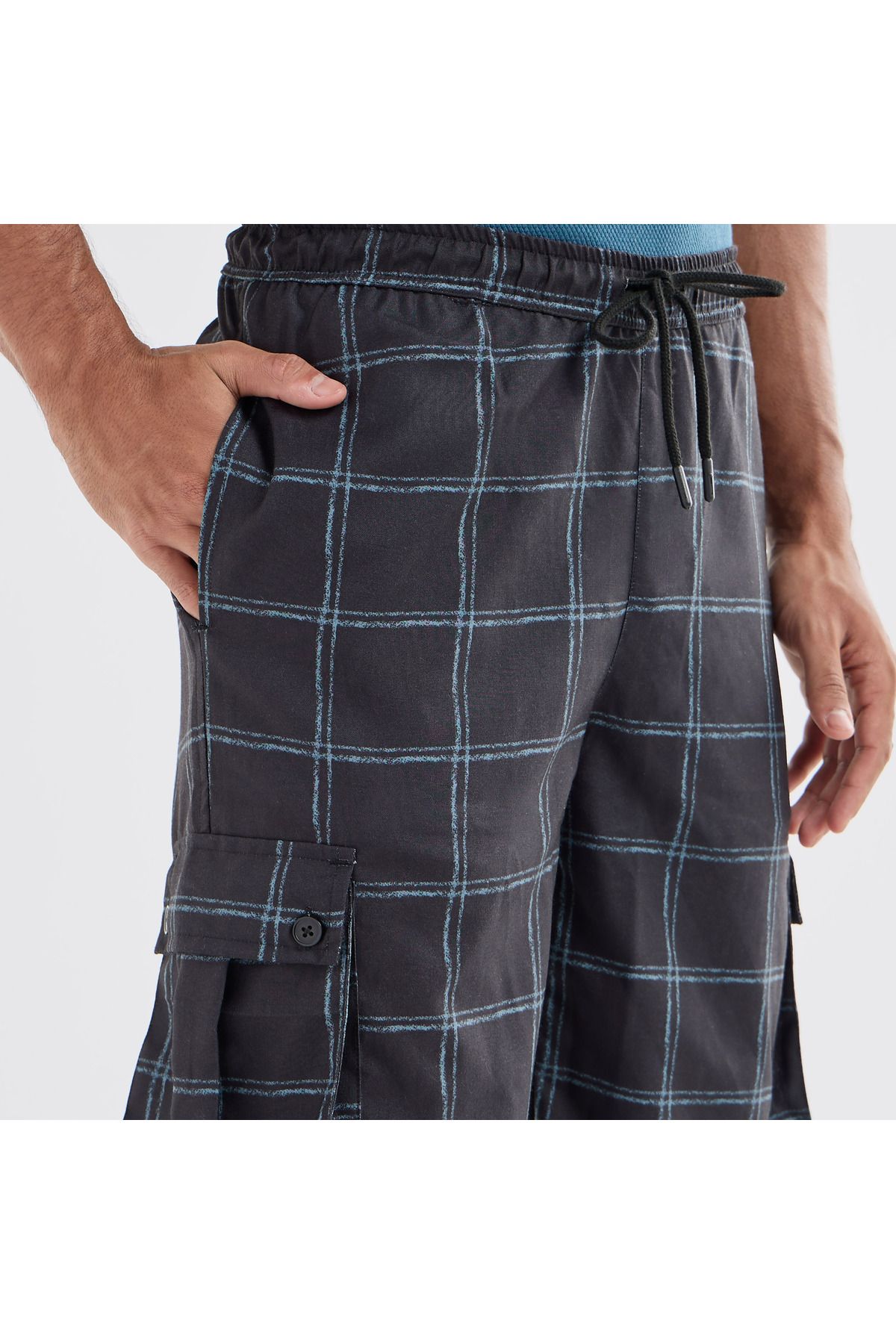 FAV-Checked Regular Fit Cargo Pants with Drawstring Closure and Pockets 4