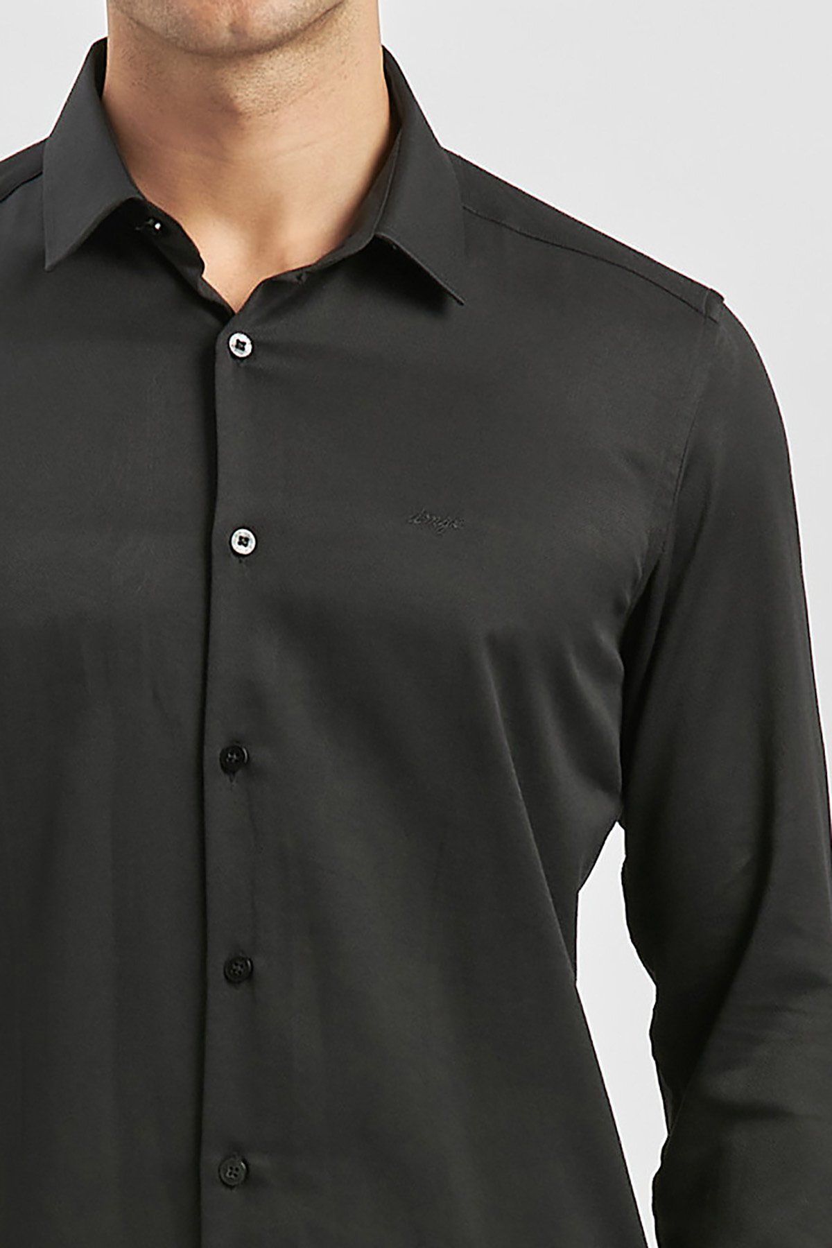 پیراهن بلوز دکمه دار مردانه آستین بلند مشکی خود آملور 032 یقه سخت کلاسیک SLIM FIT 1004245153 İmza