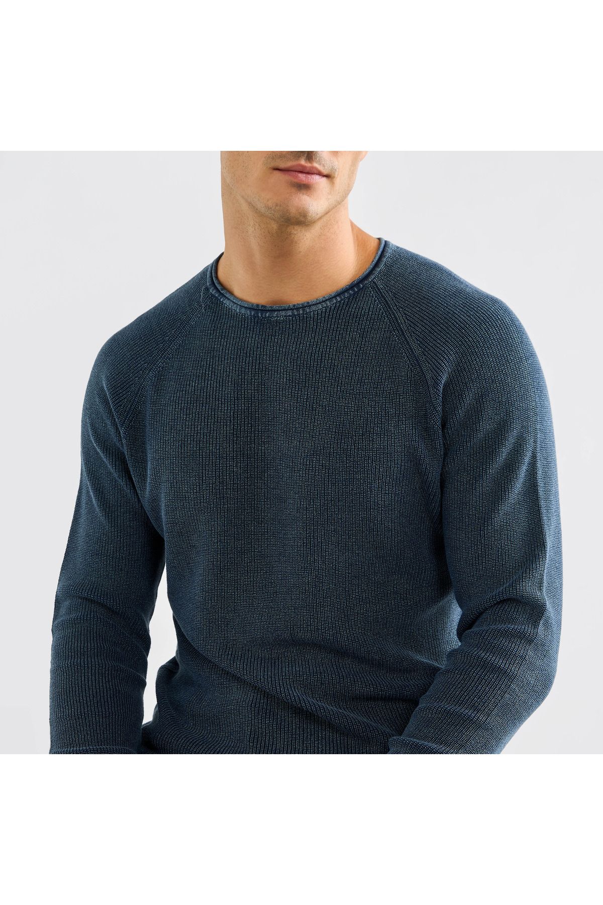 FAV-Textured Sweater with Long Sleeves and Crew Neck 4