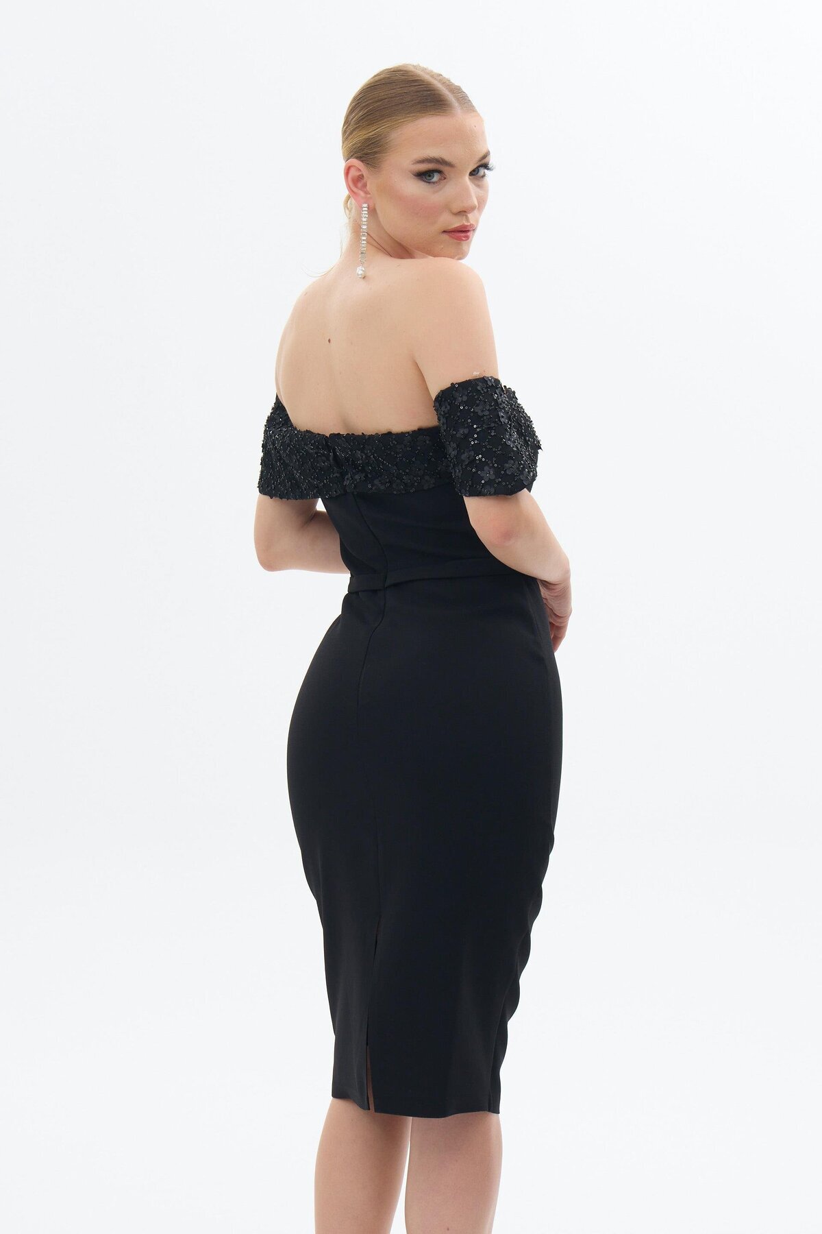 Carmen-Schwarzes Abendkleid aus Crêpe mit Steindetail - Kleid mit tiefen Ärmeln 5