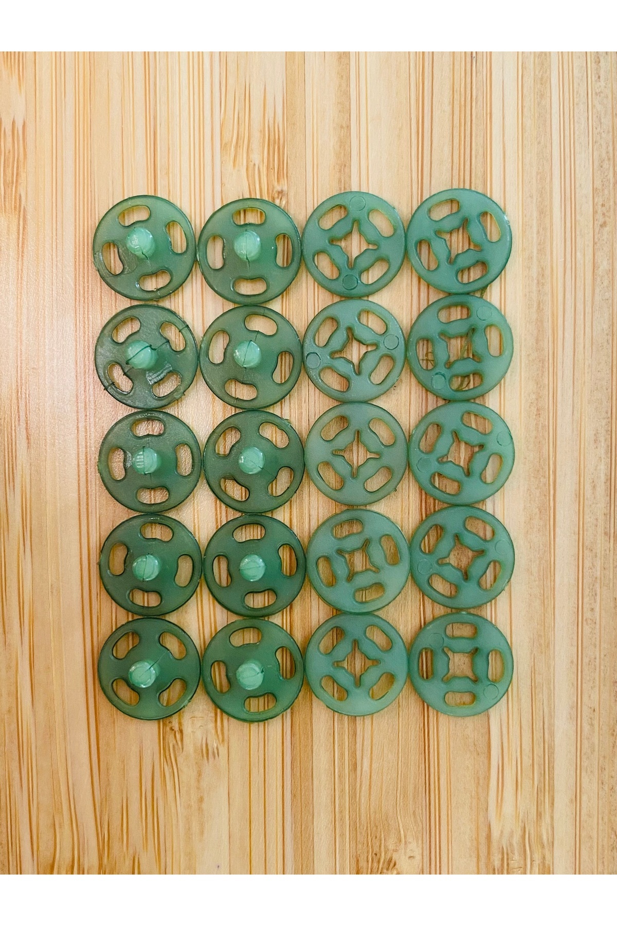 Kartopu Dikmeli Plastik Çıtçıt 1cm (10mm) 10'lu (10 Çift) Paket. Renk: Yeşil.