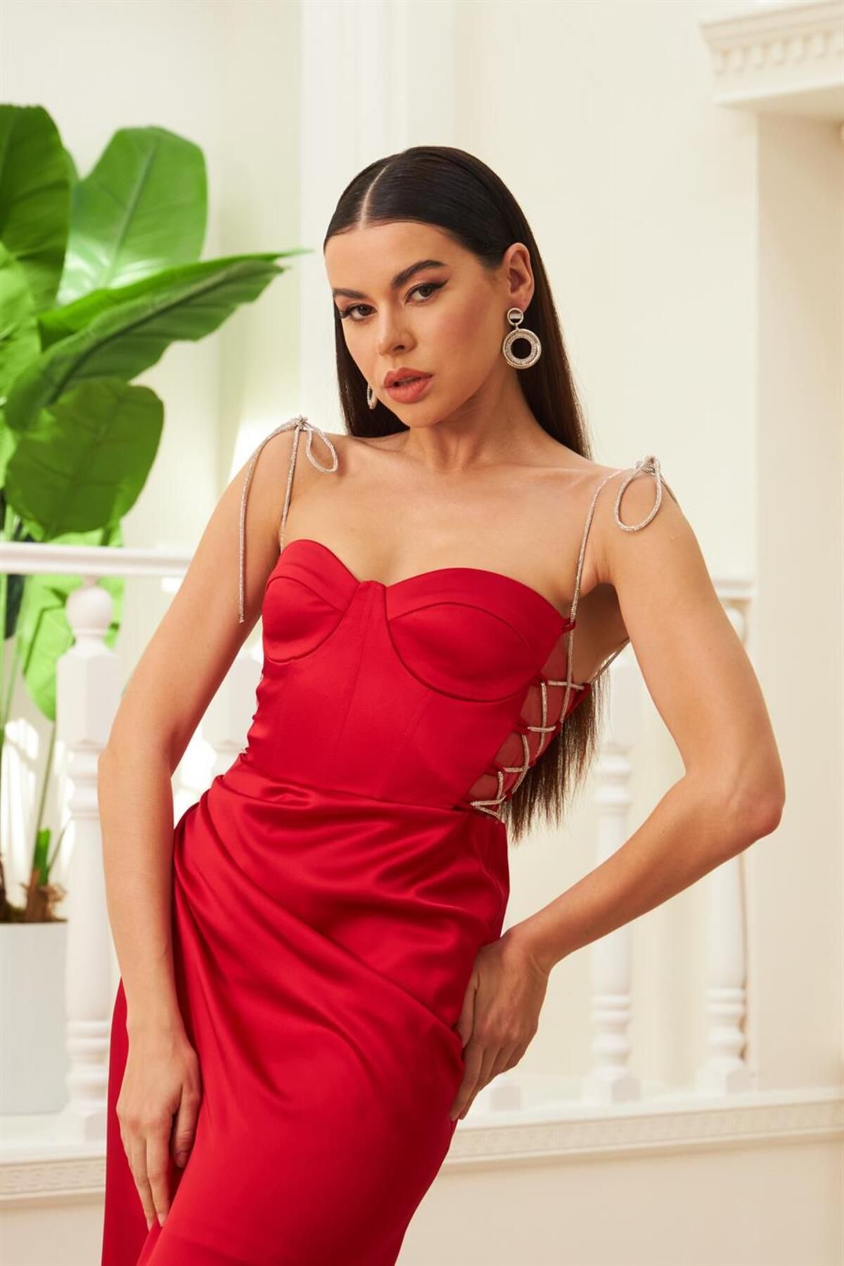 Carmen-Rotes, aus Satin gebundenes langes Abendkleid und Einladungskleid 3