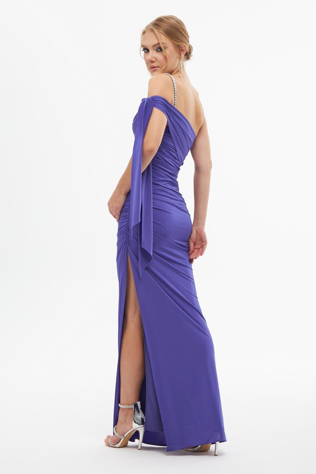 Carmen-Lila Sandy Langes Abendkleid mit einärmeligem Schlitz 5