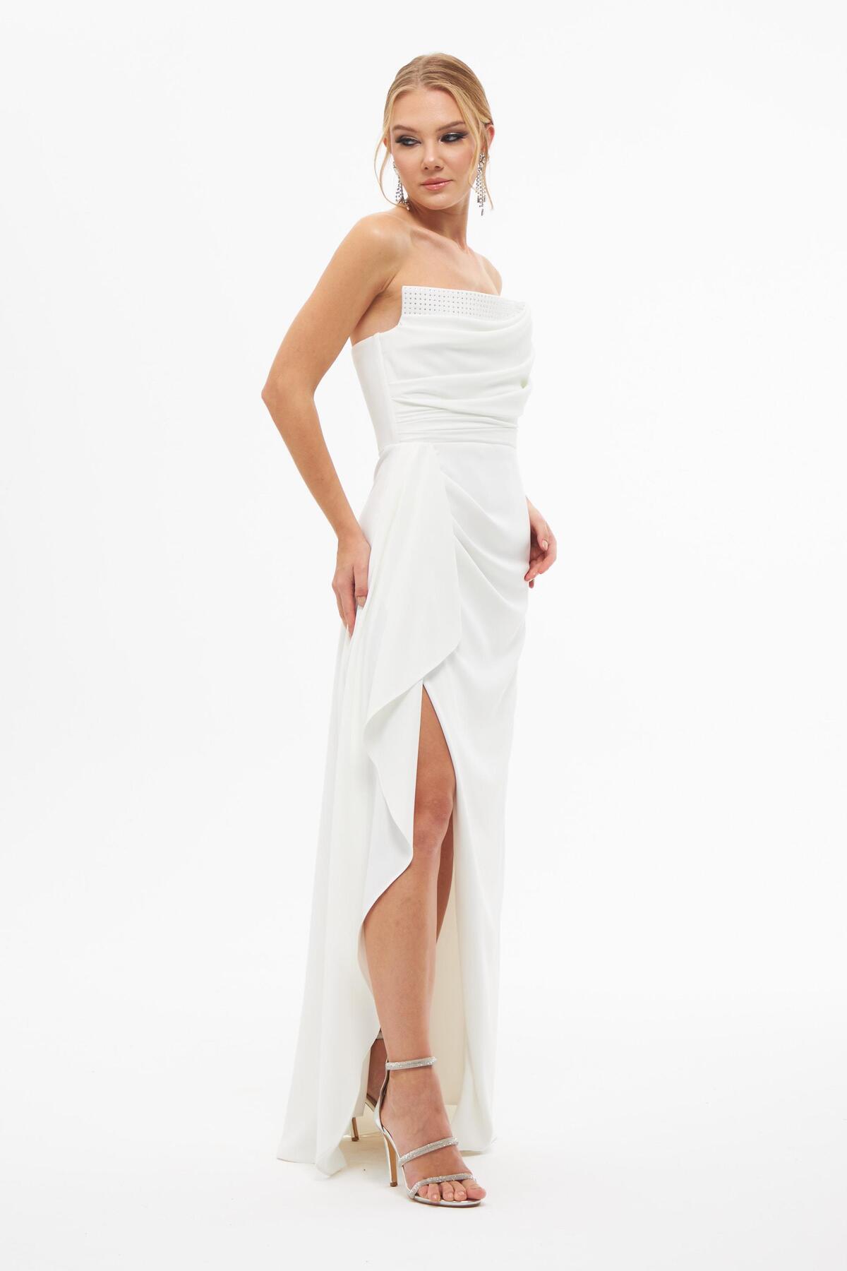 Carmen-Ecrufarbenes, mit Steinen bedrucktes, langes Brautkleid mit Schlitz 5