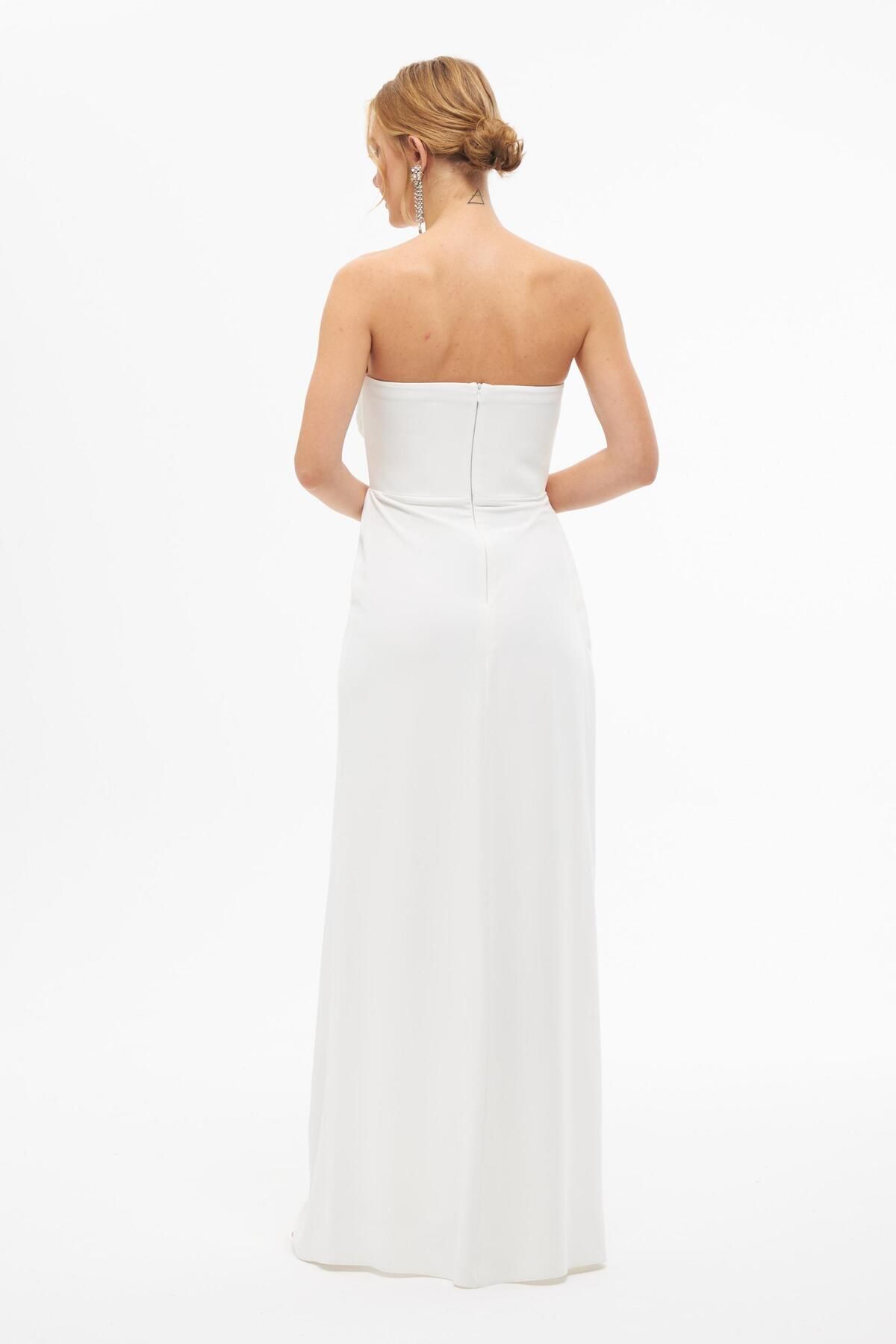 Carmen-Ecrufarbenes, mit Steinen bedrucktes, langes Brautkleid mit Schlitz 6