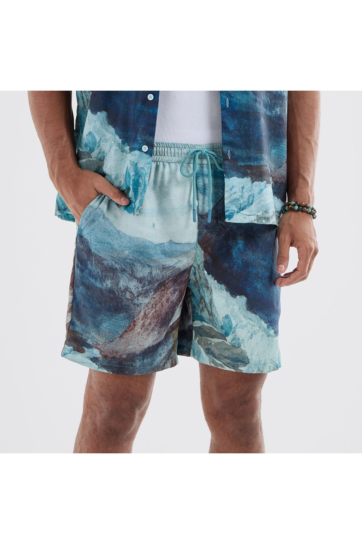 FAV-All-Over Graphic Print Shorts with Drawstring Closure and Pockets 1